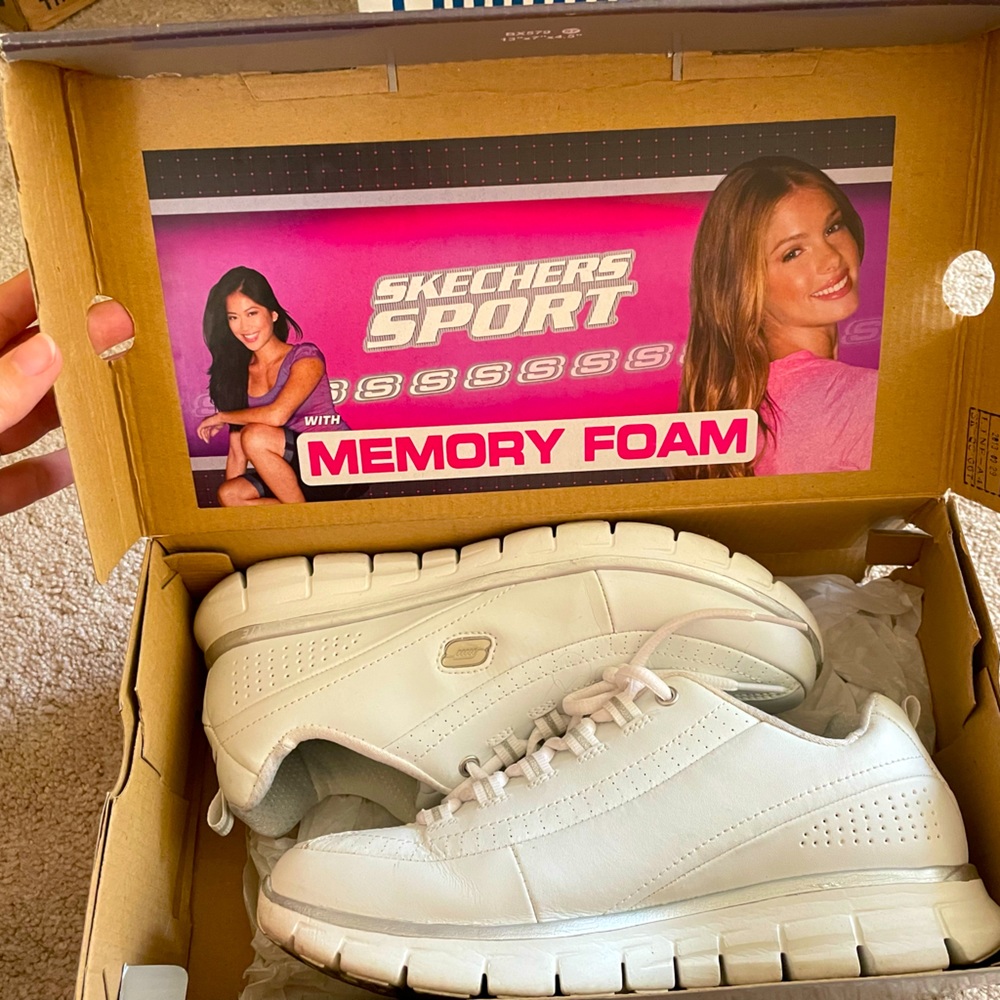 White skechers sneakers